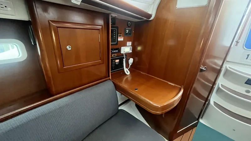 Slide: The Image of Beneteau Oceanis 323 2006 - 22