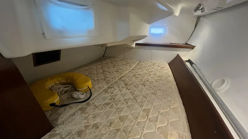 Slide: The Image of Beneteau Oceanis 323 2006 - 24