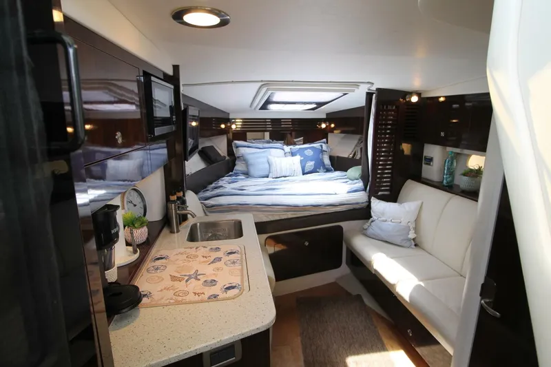 Slide: The Image of Sea Ray 310 Sundancer 2015 - 10