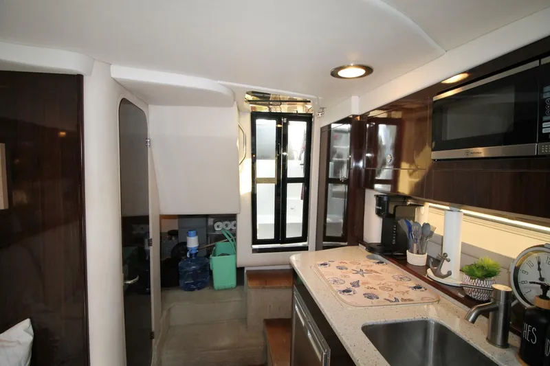 Slide: The Image of Sea Ray 310 Sundancer 2015 - 11