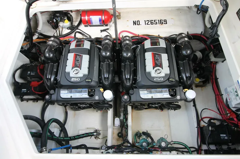 Slide: The Image of Sea Ray 310 Sundancer 2015 - 13