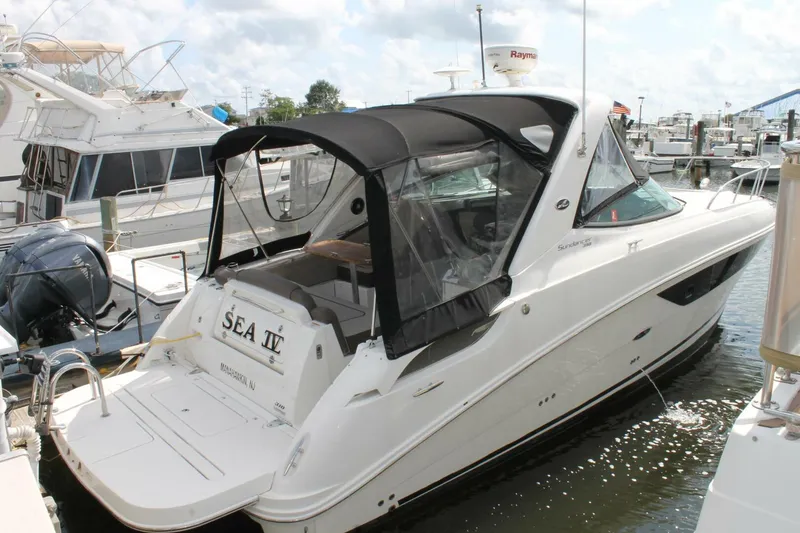 Slide: The Image of Sea Ray 310 Sundancer 2015 - 2