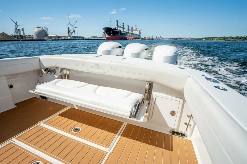 Slide: The Image of Regulator Marine 34 2021 - 6