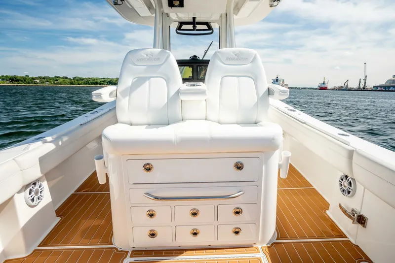 Slide: The Image of Regulator Marine 34 2021 - 7