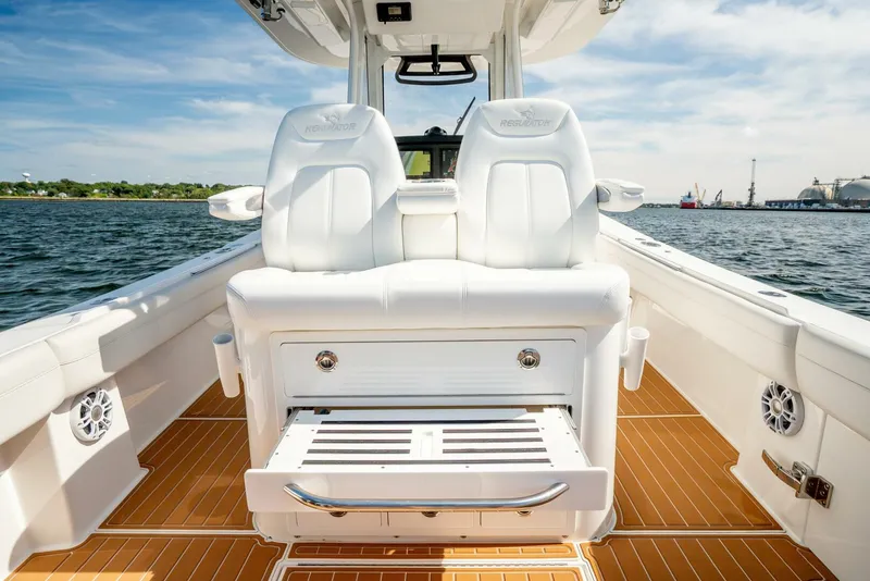 Slide: The Image of Regulator Marine 34 2021 - 8