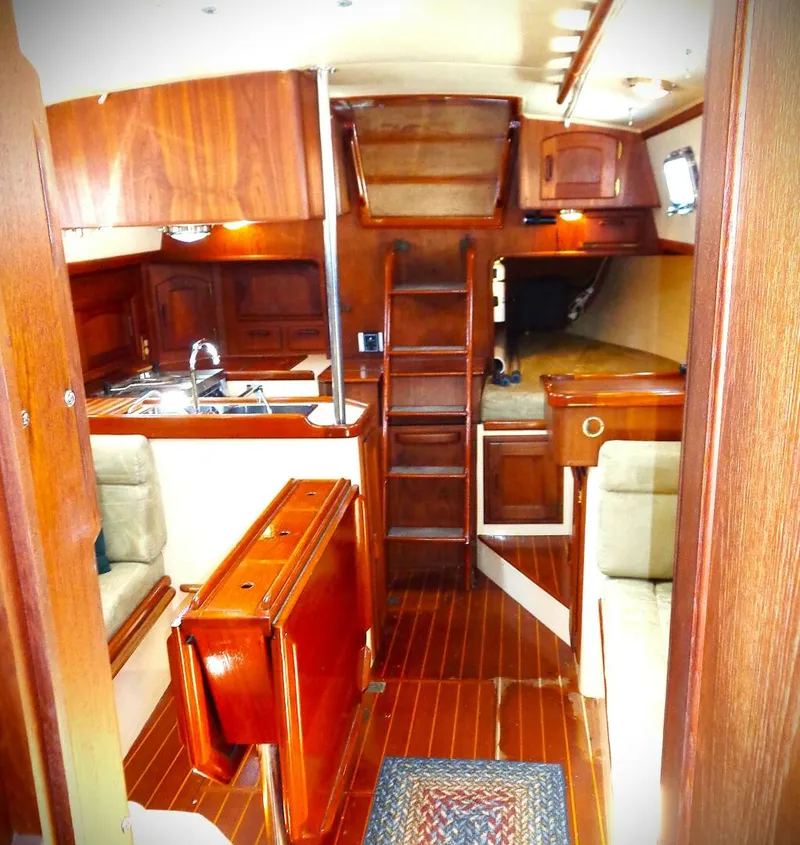 Slide: The Image of Pacific Seacraft 37 1995 - 2