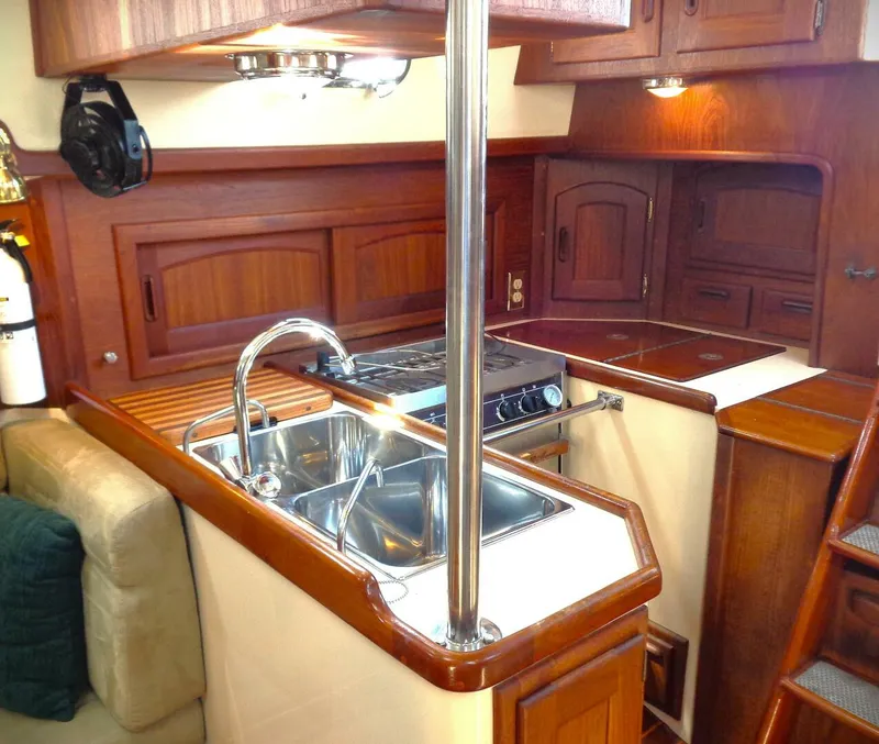 Slide: The Image of Pacific Seacraft 37 1995 - 3