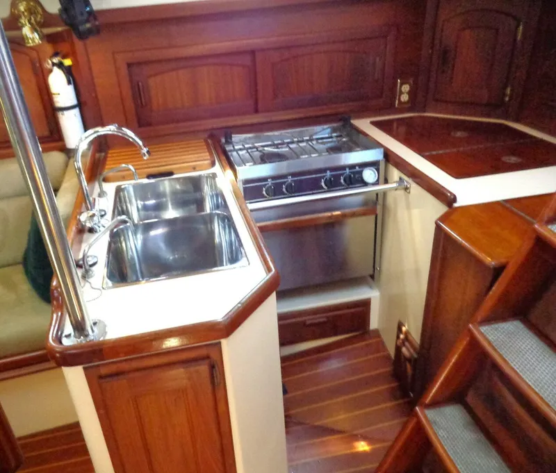 Slide: The Image of Pacific Seacraft 37 1995 - 4