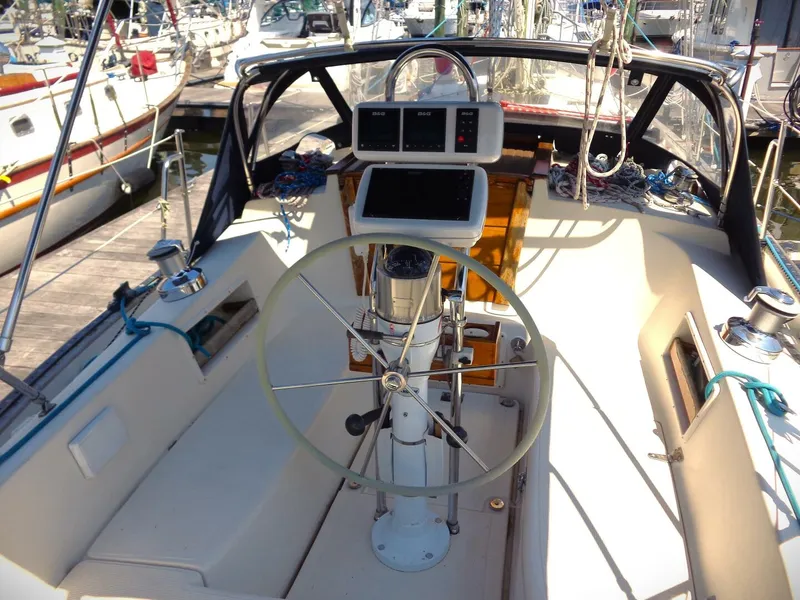 Slide: The Image of Pacific Seacraft 37 1995 - 6