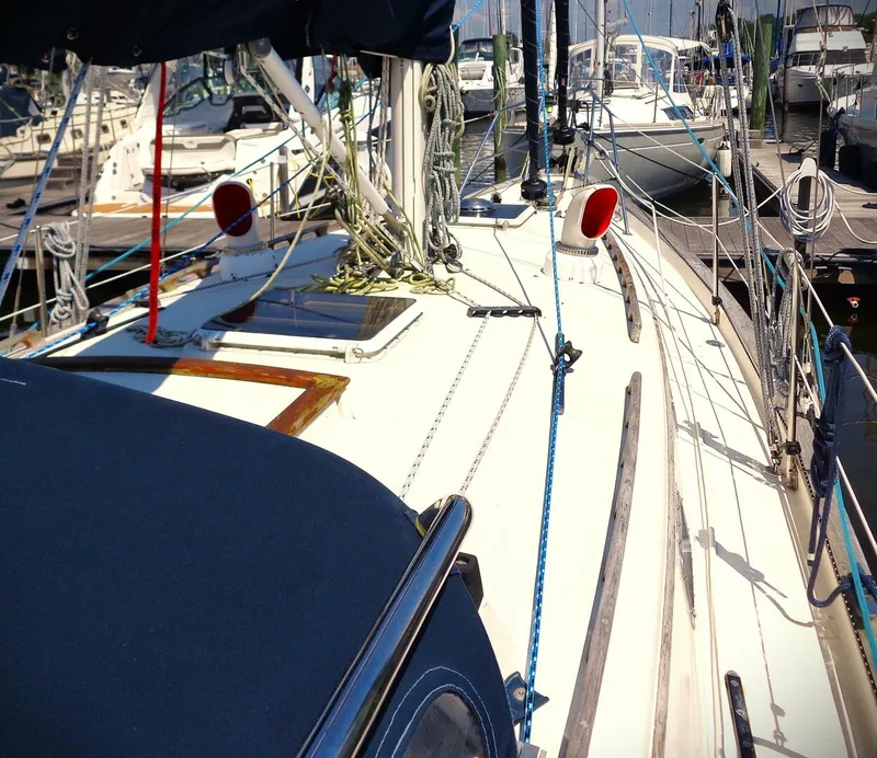 Slide: The Image of Pacific Seacraft 37 1995 - 7