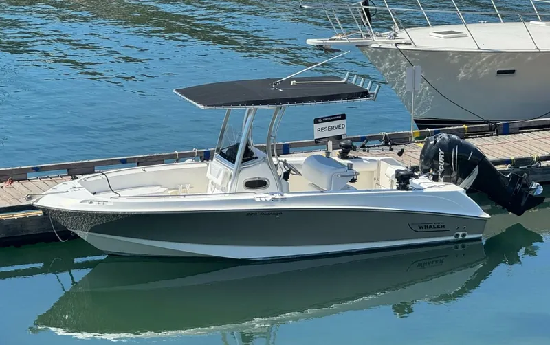 The Image of Boston Whaler 220 Outrage 2014 - 0