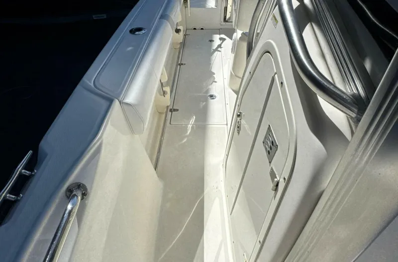 Slide: The Image of Boston Whaler 220 Outrage 2014 - 18