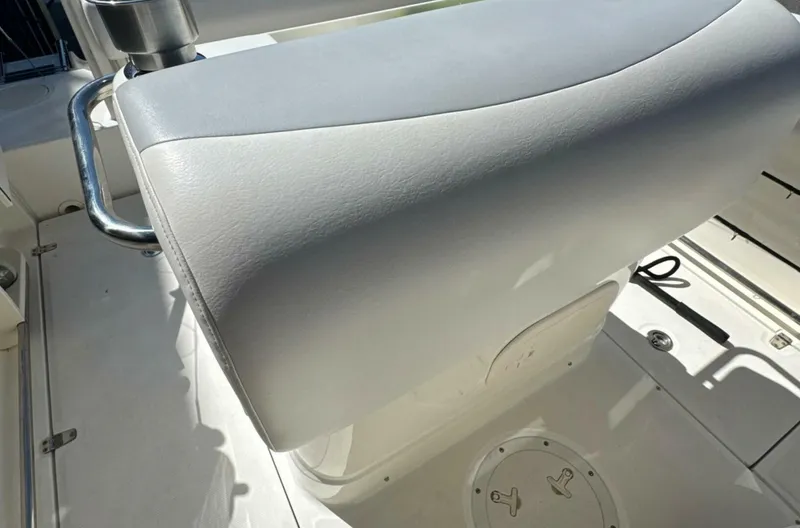 Slide: The Image of Boston Whaler 220 Outrage 2014 - 19