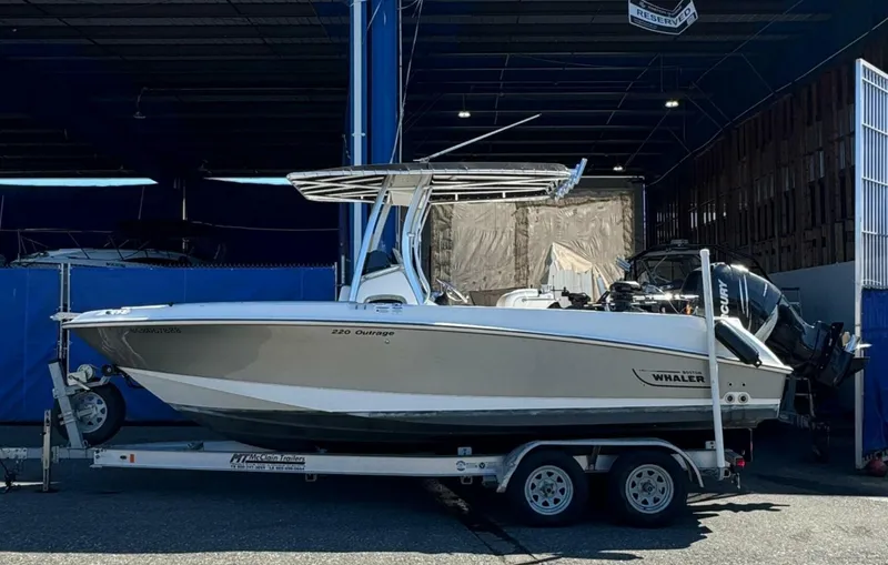 Slide: The Image of Boston Whaler 220 Outrage 2014 - 2