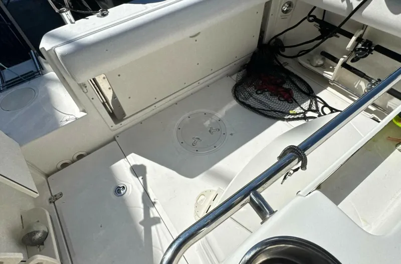 Slide: The Image of Boston Whaler 220 Outrage 2014 - 20