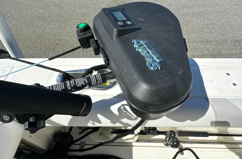 Slide: The Image of Boston Whaler 220 Outrage 2014 - 23