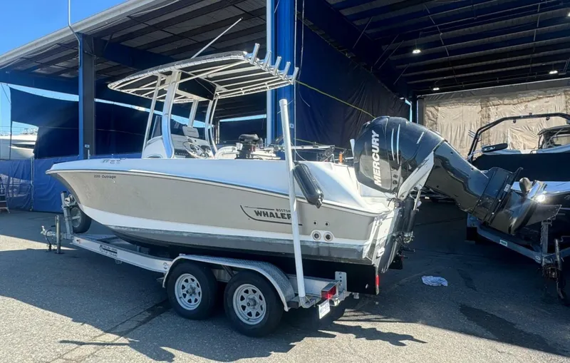 Slide: The Image of Boston Whaler 220 Outrage 2014 - 4