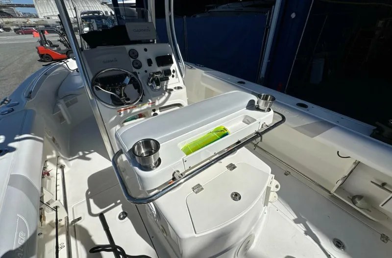 Slide: The Image of Boston Whaler 220 Outrage 2014 - 7