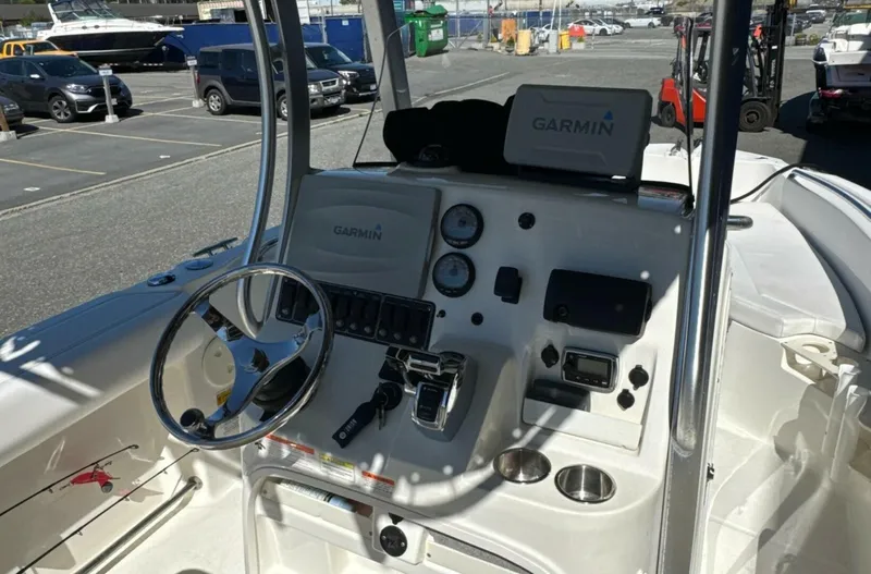Slide: The Image of Boston Whaler 220 Outrage 2014 - 8