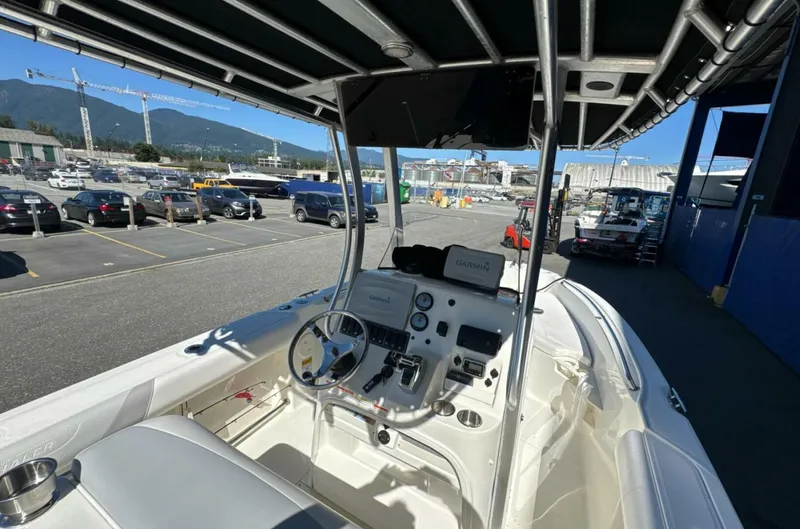 Slide: The Image of Boston Whaler 220 Outrage 2014 - 9