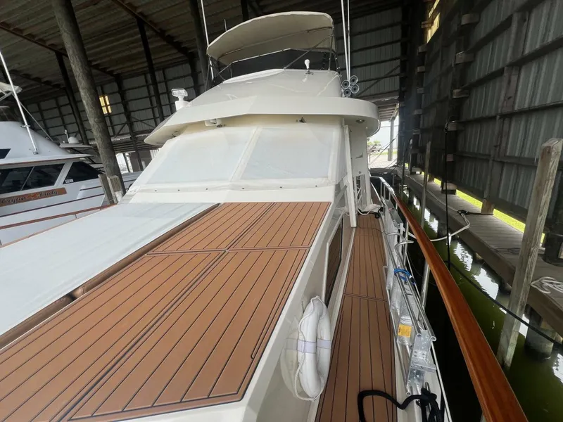 Slide: The Image of Hatteras Motor Yacht 1988 - 11