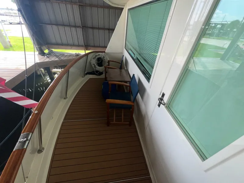 Slide: The Image of Hatteras Motor Yacht 1988 - 17