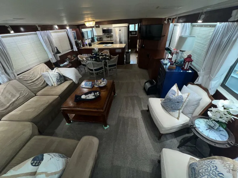 Slide: The Image of Hatteras Motor Yacht 1988 - 19
