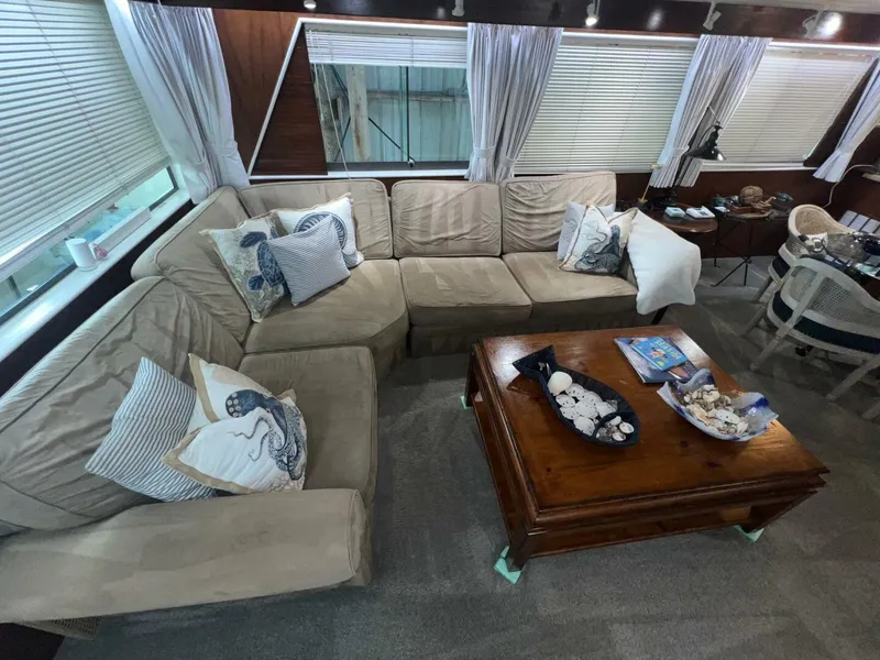 Slide: The Image of Hatteras Motor Yacht 1988 - 21