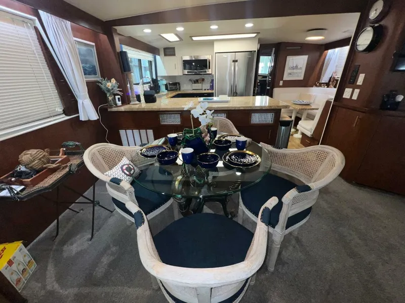 Slide: The Image of Hatteras Motor Yacht 1988 - 24