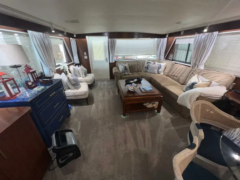 Slide: The Image of Hatteras Motor Yacht 1988 - 30