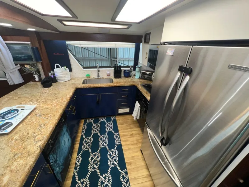 Slide: The Image of Hatteras Motor Yacht 1988 - 32