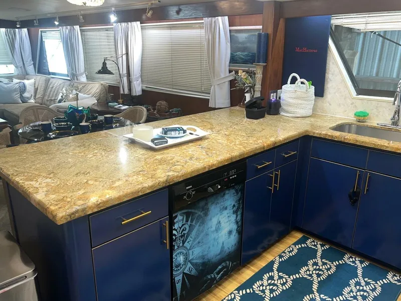 Slide: The Image of Hatteras Motor Yacht 1988 - 39