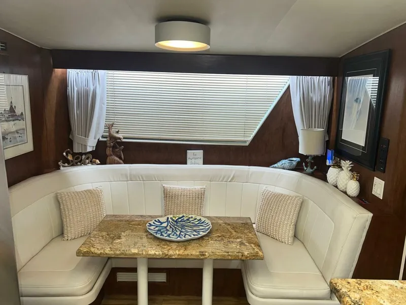 Slide: The Image of Hatteras Motor Yacht 1988 - 40