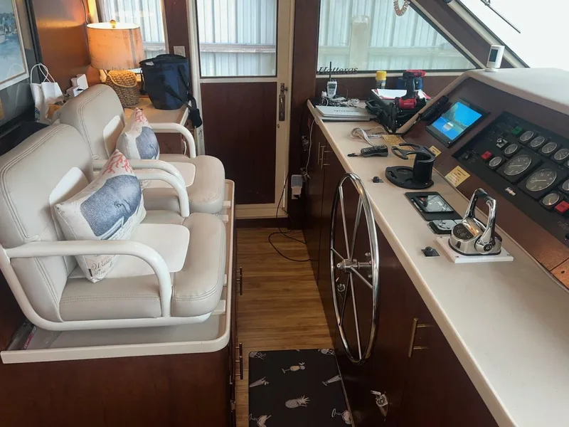 Slide: The Image of Hatteras Motor Yacht 1988 - 43