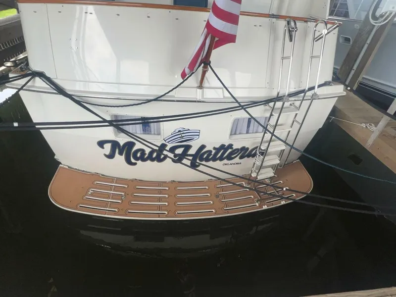 Slide: The Image of Hatteras Motor Yacht 1988 - 8