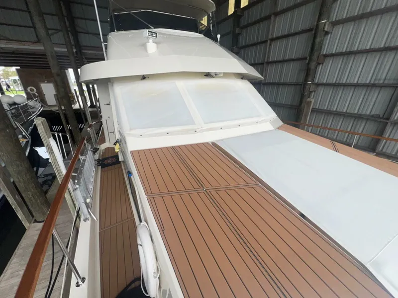 Slide: The Image of Hatteras Motor Yacht 1988 - 9