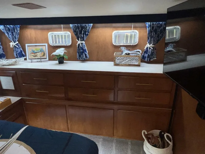 Slide: The Image of Hatteras Motor Yacht 1988 - 92