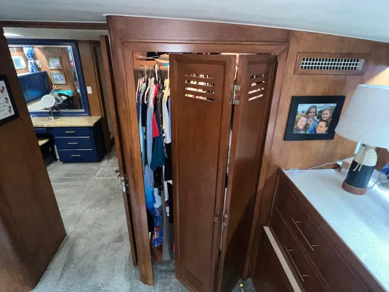 Slide: The Image of Hatteras Motor Yacht 1988 - 95