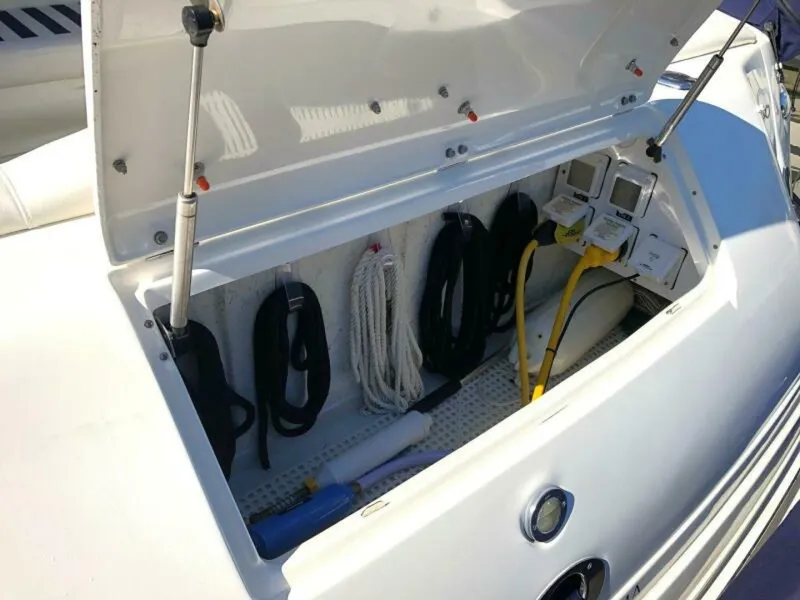 Slide: The Image of Sea Ray 360 Sundancer 2002 - 14