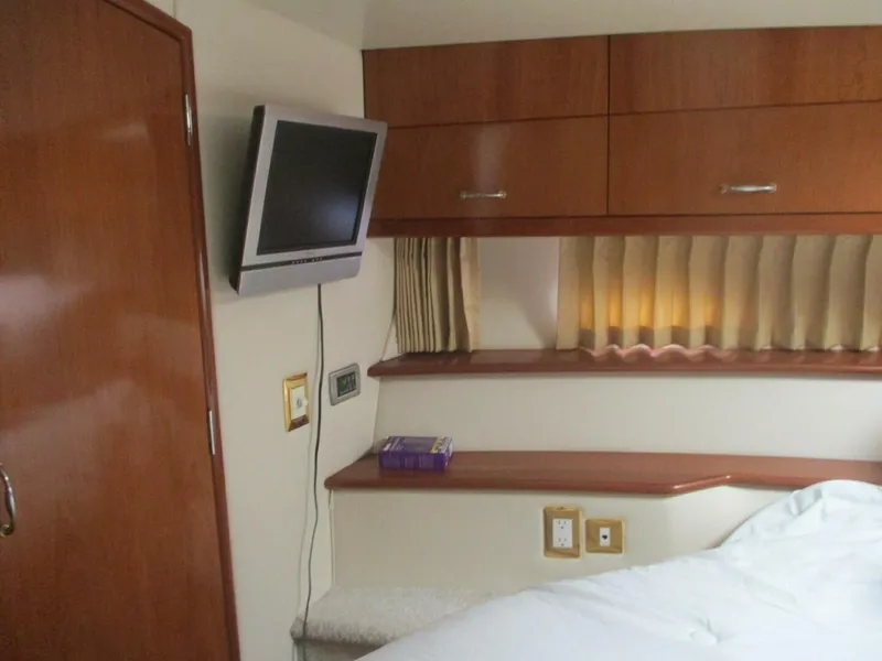 Slide: The Image of Carver Yachts 2006 - 32