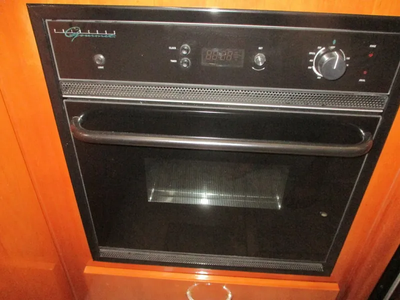 Slide: The Image of Carver Yachts 2006 - 40
