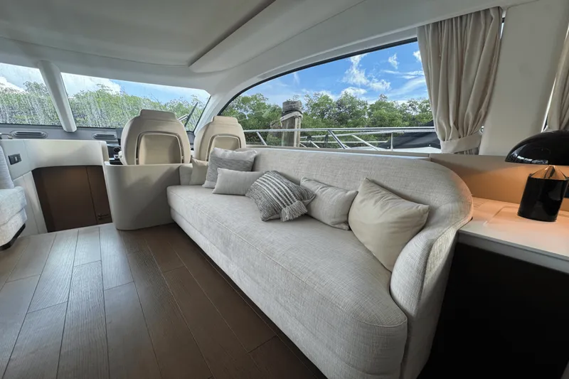 Slide: The Image of Azimut 53 FLY 2023 - 18