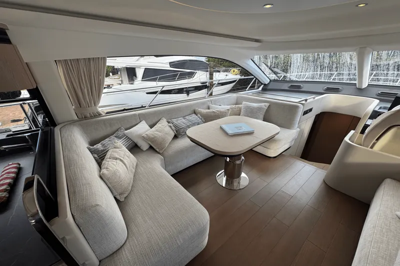 Slide: The Image of Azimut 53 FLY 2023 - 19