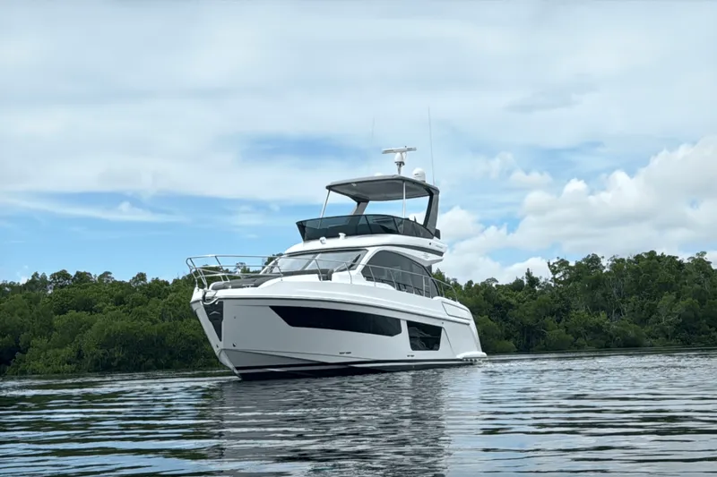 Slide: The Image of Azimut 53 FLY 2023 - 2