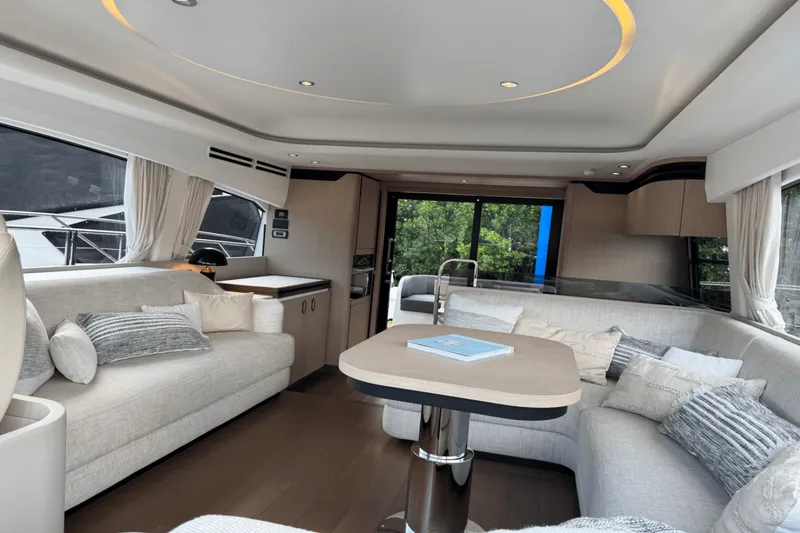 Slide: The Image of Azimut 53 FLY 2023 - 20