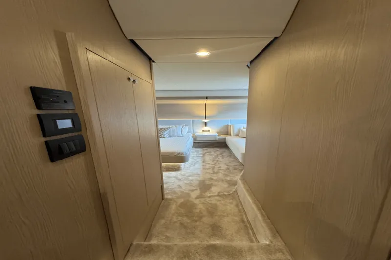 Slide: The Image of Azimut 53 FLY 2023 - 31