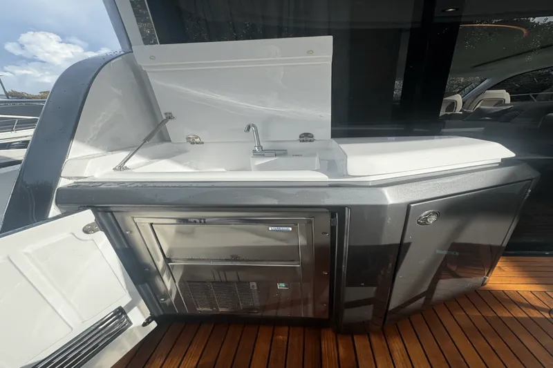 Slide: The Image of Azimut 53 FLY 2023 - 41