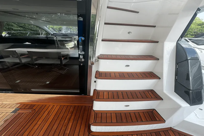 Slide: The Image of Azimut 53 FLY 2023 - 44