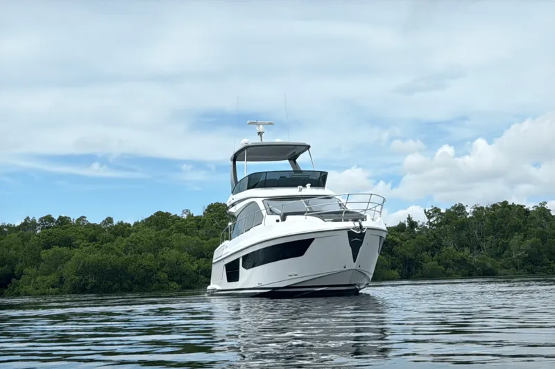Slide: The Image of Azimut 53 FLY 2023 - 5