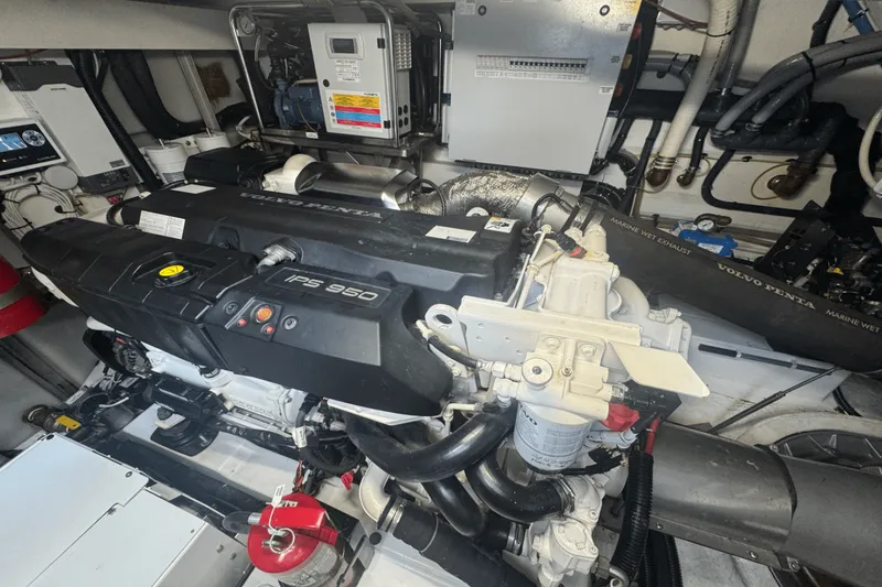 Slide: The Image of Azimut 53 FLY 2023 - 53